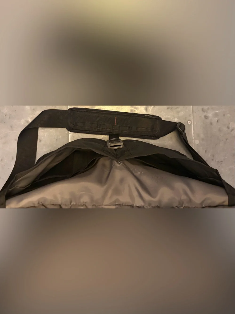 TIMBUK2 Core Briefcase Laptop Messenger Bag Black Used